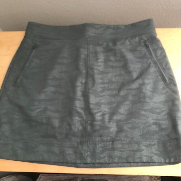 NEW Orvis Camo Embossed Pull On Travel Golf Skort - NEW - Picture 6 of 10